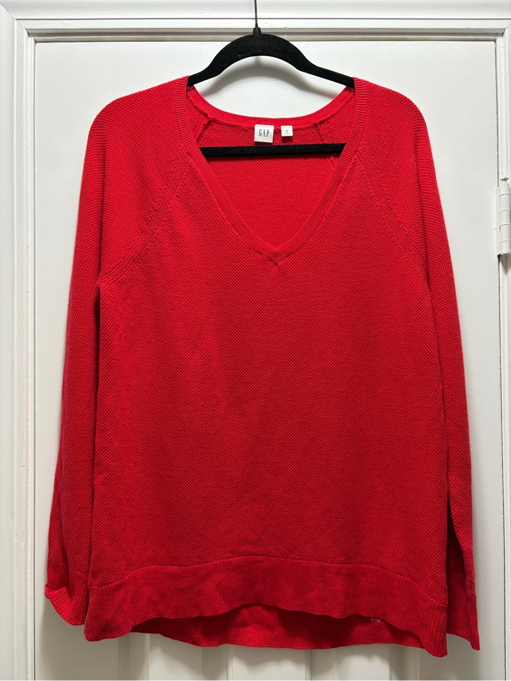 GAP Women's Bright Red V-Neck Textured Sweater Fine Merino Wool Blend Sz Medium